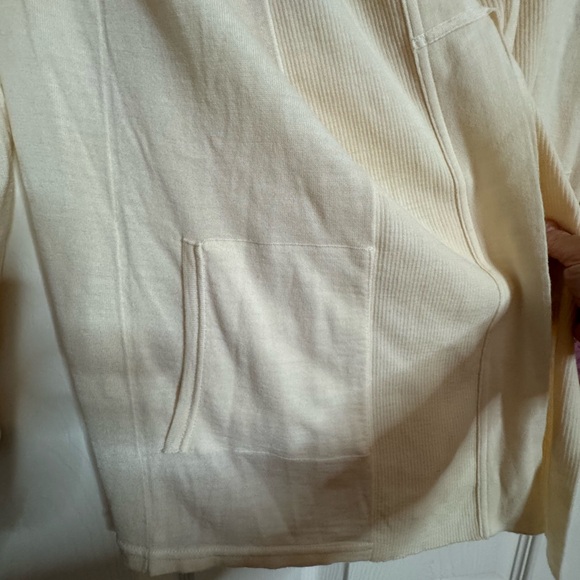 Cream Hooded Cardigan with Tie Front. Set of 2 items. 100% Wool. - Picture 7 of 12